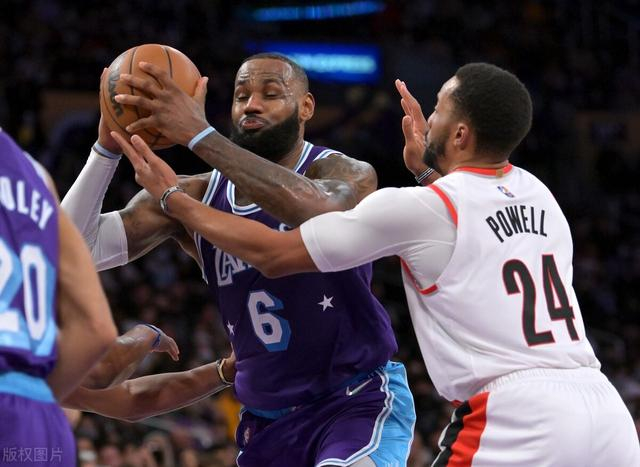 关于转折点！费耶诺德单刀错失，NBA常规赛国际比赛日攻防权衡，信心回归，临场指挥获称赞的信息